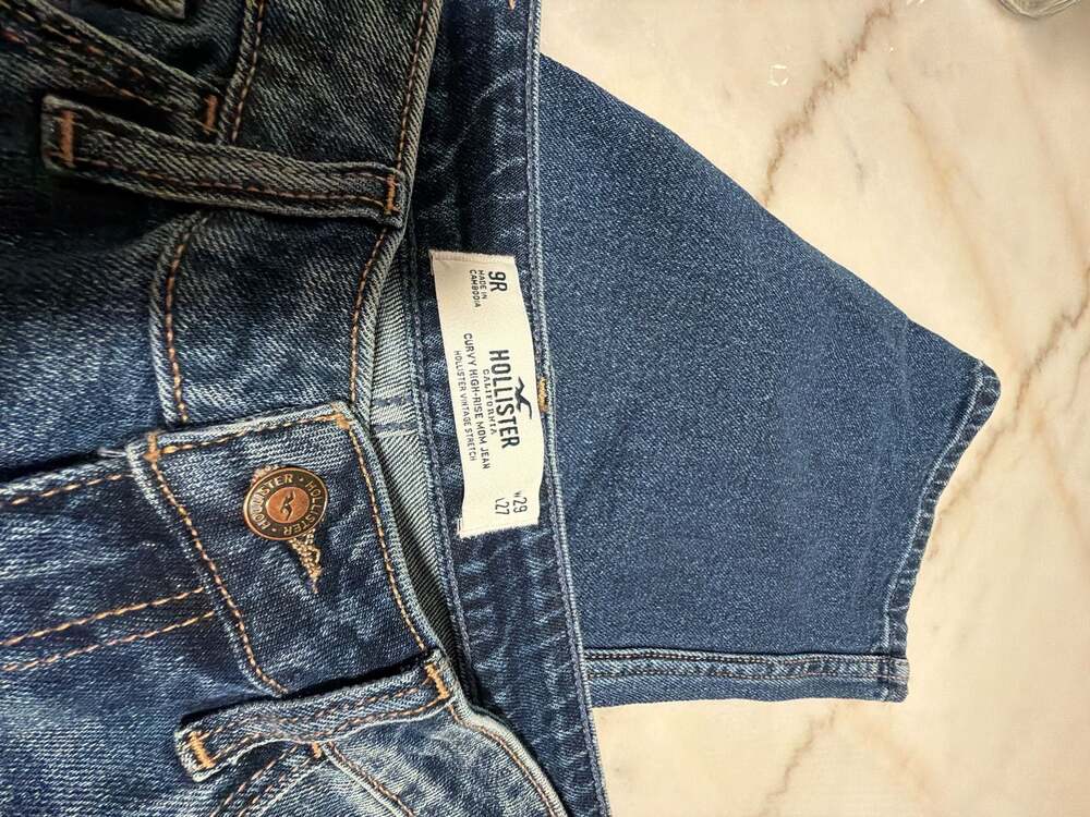 Hollister Curvy High-Rise Mom Jean Vintage Stretch Distressed Jeans Size 9R - Picture 3 of 4